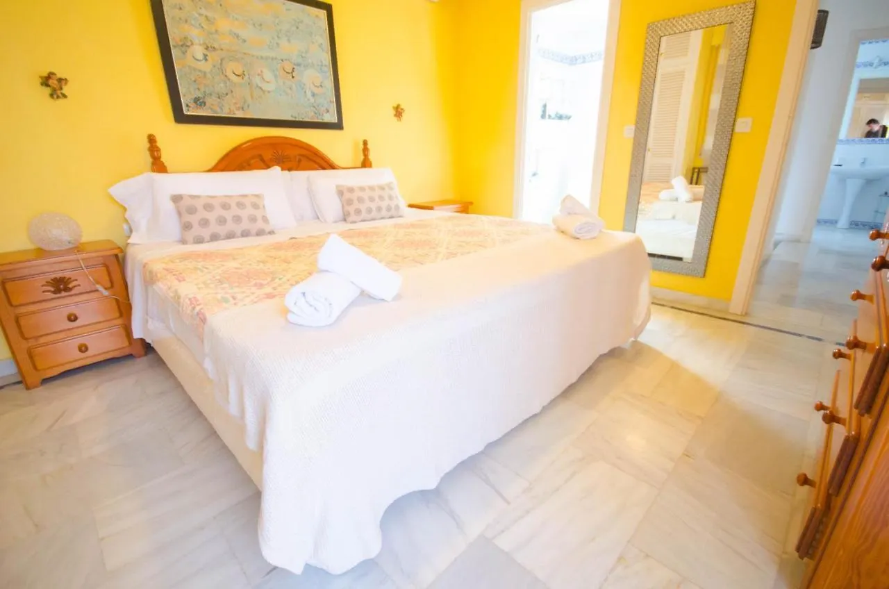 Villa La Buleria Estepona 0*,  España